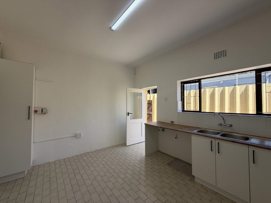 To Let 4 Bedroom Property for Rent in Rondebosch Village Western Cape